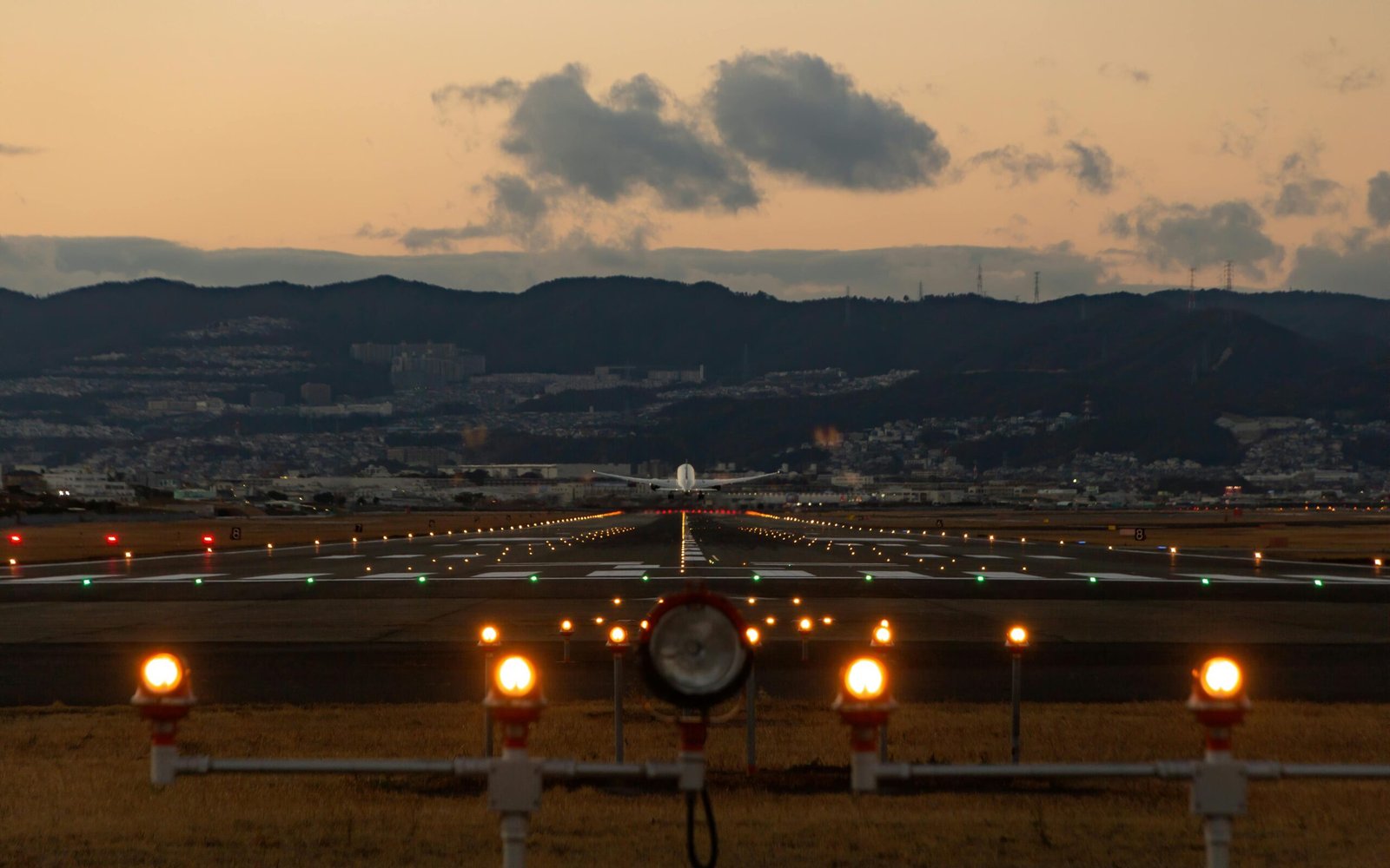 Runway airfield lighting